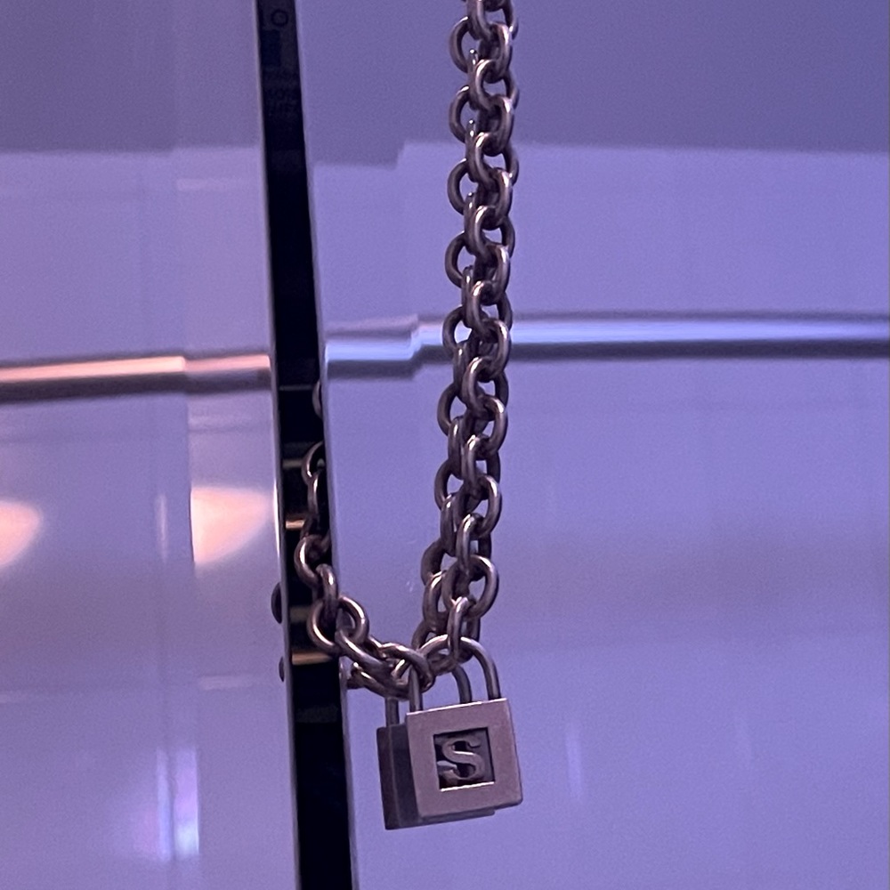 TIFFANYS necklace. “S” lock. In fantastic condition.
